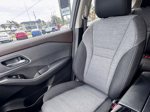 Used 2023 Nissan Rogue SV FWD image 11
