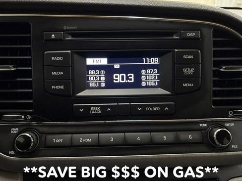 Used 2018 Hyundai Elantra SE FWD image 28