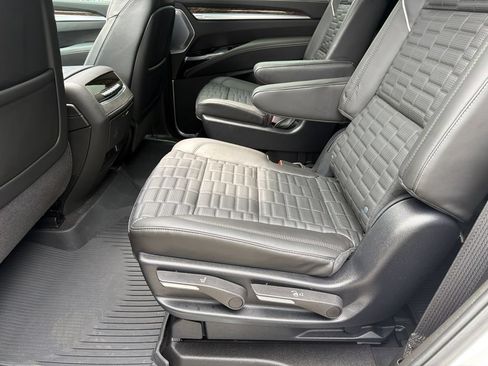 Used 2025 Cadillac Escalade Sport Platinum w/ LPO, ONYX Package AWD/4WD image 18