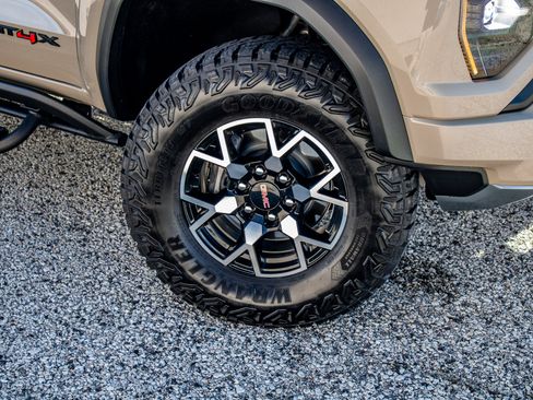 Used 2024 GMC Canyon AT4X image 12