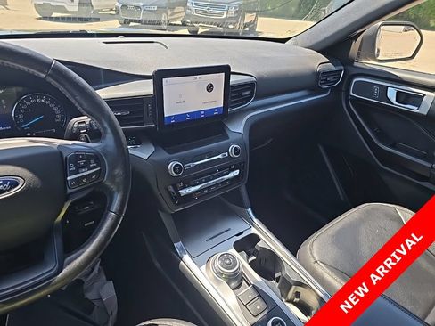 Used 2020 Ford Explorer XLT w/ Equipment Group 202A AWD/4WD image 14