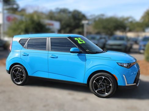 Certified 2025 Kia Soul EX image 4