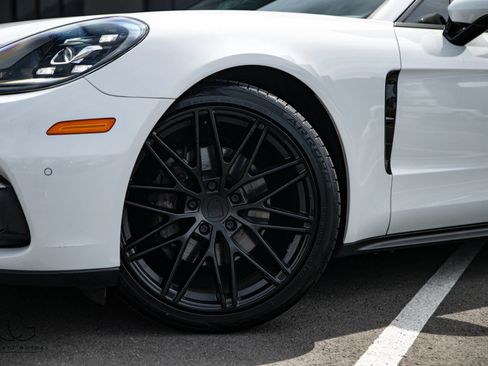 Used 2018 Porsche Panamera 4 AWD/4WD image 27