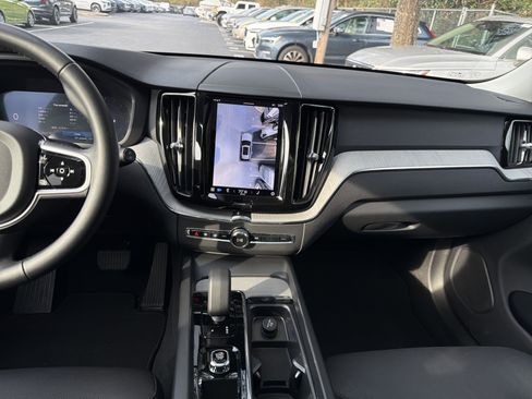 Certified 2025 Volvo XC60 B5 Plus image 29