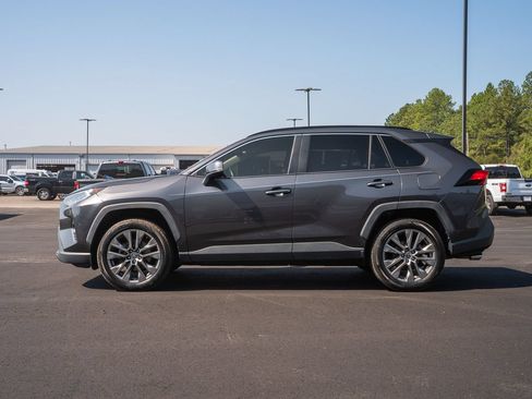 Used 2020 Toyota RAV4 XLE Premium FWD image 4