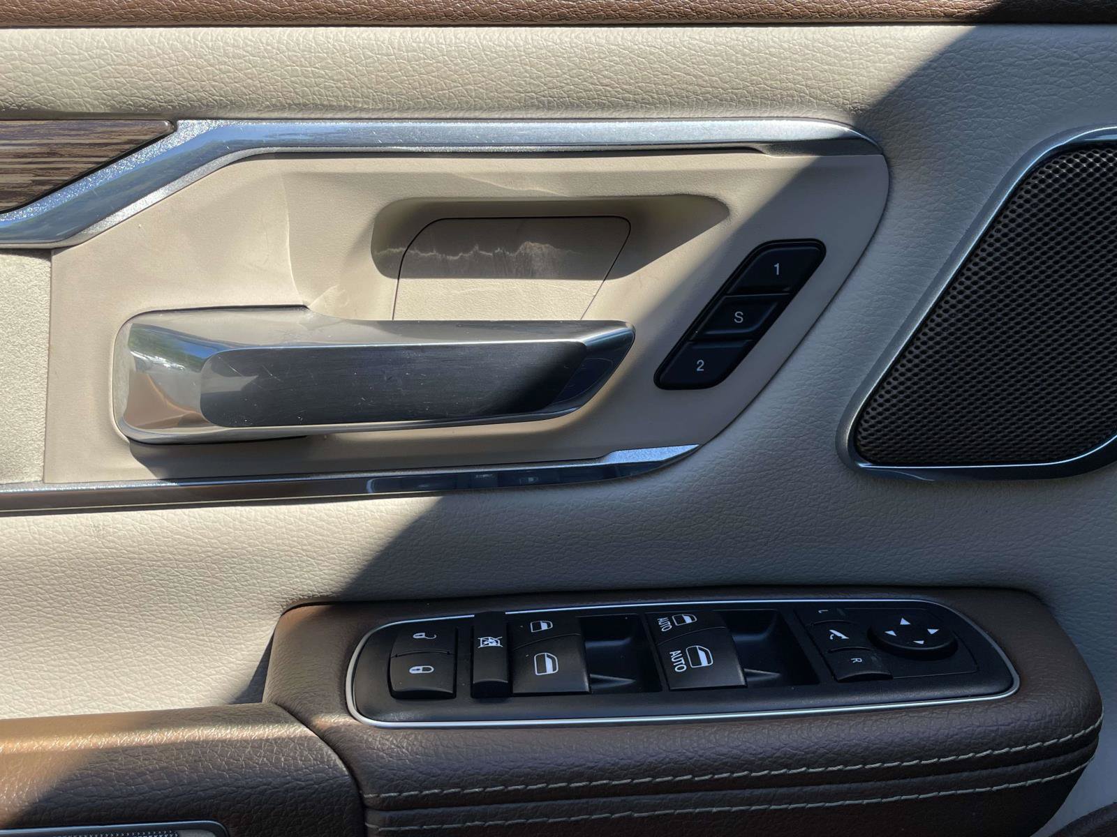 Used 2019 RAM 1500 Laramie AWD/4WD image 19
