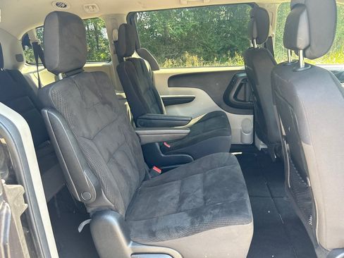 Used 2019 Dodge Grand Caravan SE w/ UConnect Hands-Free Group FWD image 18
