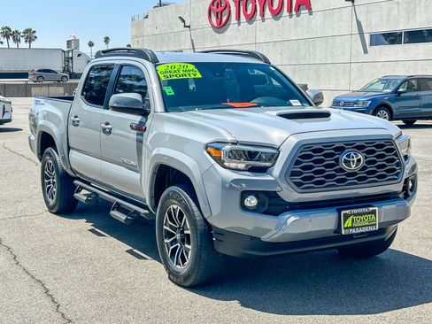 Used 2020 Toyota Tacoma TRD Sport w/ Technology Package RWD image 3