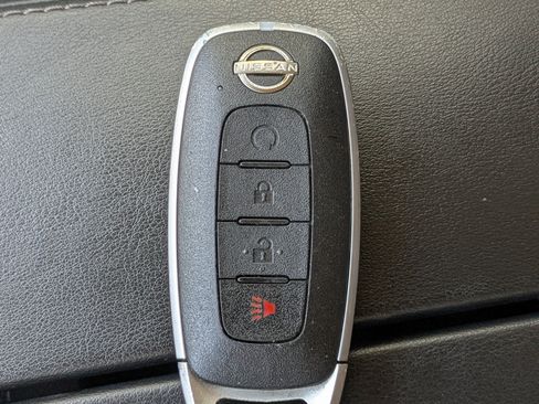 Used 2023 Nissan Rogue SV FWD image 29