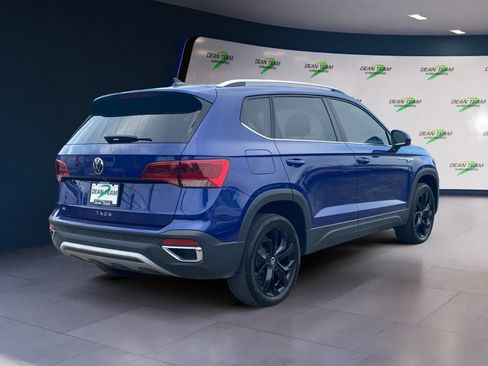 Used 2022 Volkswagen Taos SE w/ Panoramic Sunroof Package FWD image 4