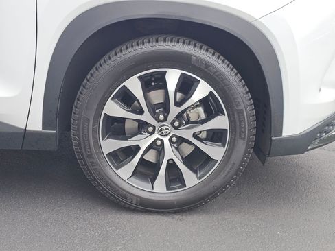 Used 2024 Toyota Grand Highlander AWD Hybrid image 9