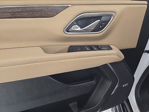 Used 2021 Chevrolet Tahoe Premier w/ Premium Package image 15