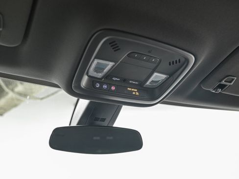 Used 2023 Chevrolet Traverse LT image 24