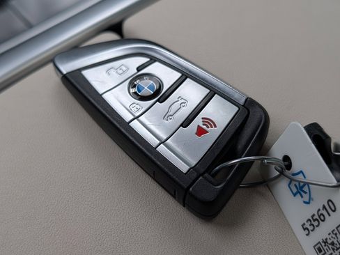 Used 2021 BMW X5 sDrive40i w/ M Sport Package RWD image 43
