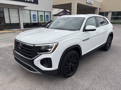 Certified 2025 Volkswagen Atlas Cross Sport SE w/ Black Wheel Package AWD/4WD image 2