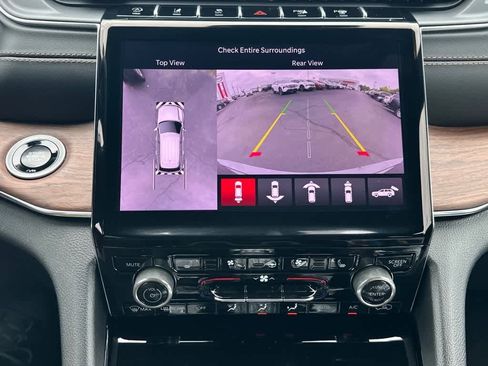 Used 2025 Jeep Grand Cherokee Summit image 25