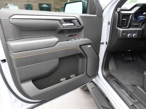 Used 2025 GMC Sierra 1500 AT4 w/ Technology Package AWD/4WD image 18
