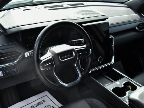 Used 2024 GMC Acadia Elevation image 16