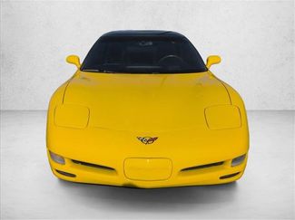 Used 2004 Chevrolet Corvette Coupe w/ Preferred Equipment Group video 2