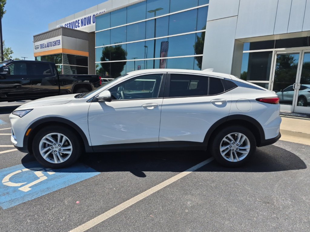 Used 2026 Buick Envista Preferred FWD image 2