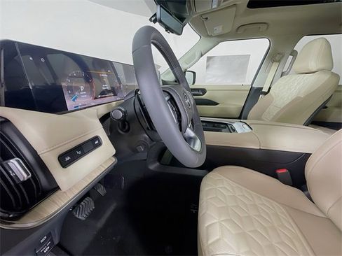 New 2025 Nissan Armada Platinum Reserve image 14