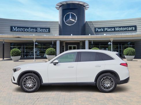 Certified 2025 Mercedes-Benz GLC 300 image 3