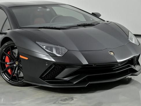 Used 2018 Lamborghini Aventador S image 4