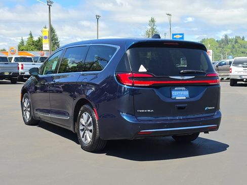 Used 2023 Chrysler Pacifica Limited FWD image 4