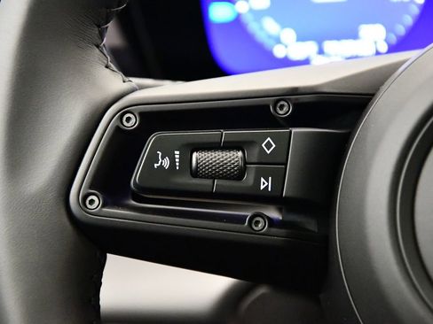 Certified 2025 Porsche Macan Electric image 24