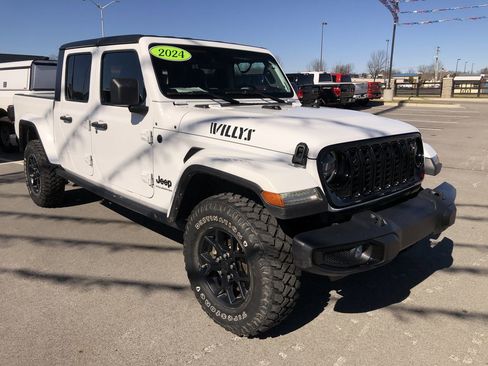 Used 2024 Jeep Gladiator Sport image 7
