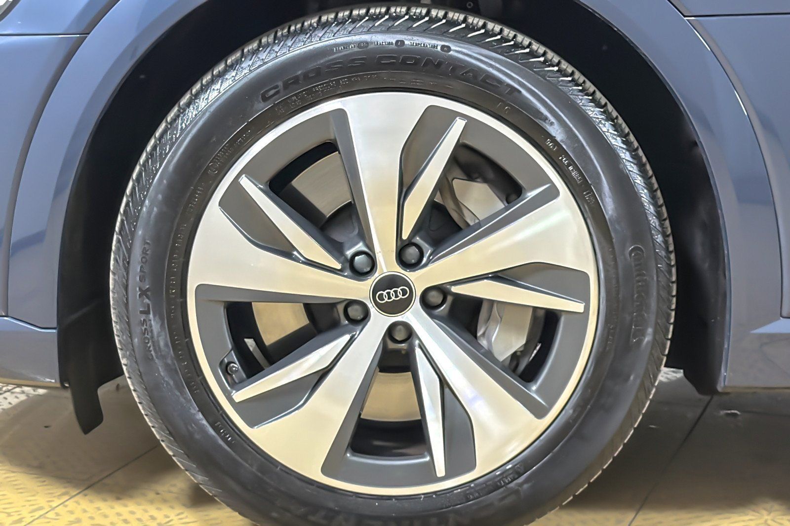 Used 2024 Audi Q8 e-tron Premium AWD/4WD image 25