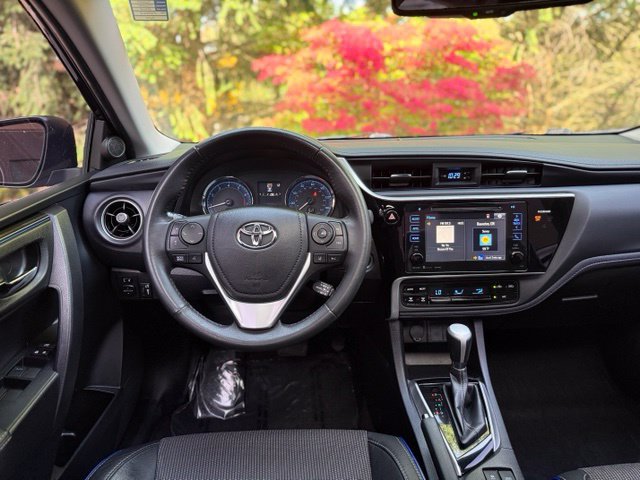 Used 2017 Toyota Corolla SE w/ SE Premium Package FWD image 18