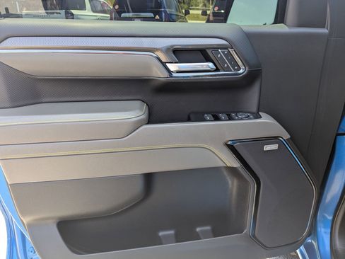 Used 2022 Chevrolet Silverado 1500 ZR2 w/ Technology Package image 11