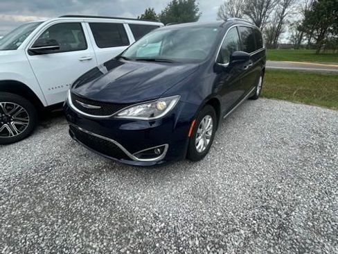 Used 2019 Chrysler Pacifica Touring-L image 1