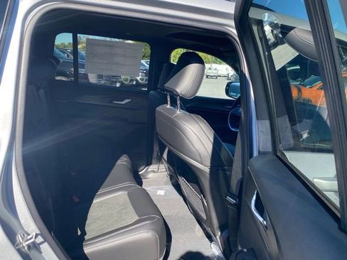 New 2025 Jeep Grand Cherokee Altitude AWD/4WD image 31