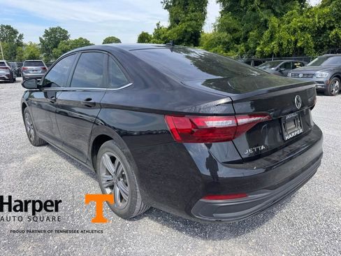 Used 2022 Volkswagen Jetta SE FWD image 3