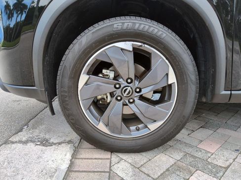 Used 2024 Nissan Rogue SV FWD image 45
