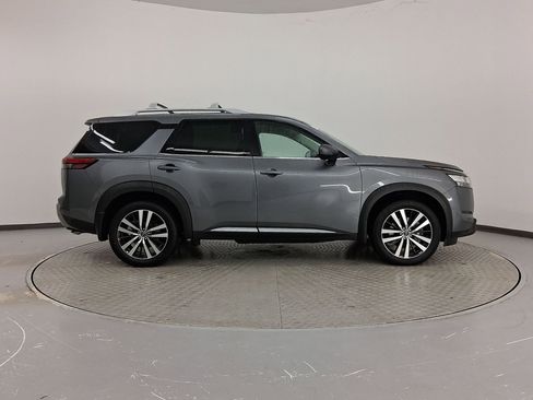 Used 2024 Nissan Pathfinder Platinum image 8