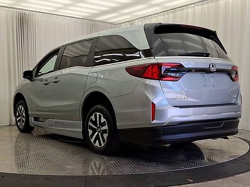 Used 2025 Honda Odyssey EX-L image 9