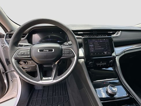Used 2023 Jeep Grand Cherokee L Laredo RWD image 11