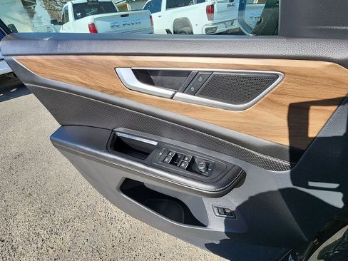 Used 2024 Volkswagen Atlas SE image 15