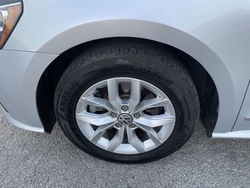 Used 2016 Volkswagen Passat 1.8T S FWD image 31
