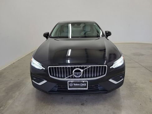 Used 2022 Volvo S60 B5 Inscription image 2