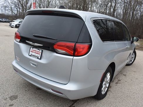 Used 2023 Chrysler Voyager LX image 8