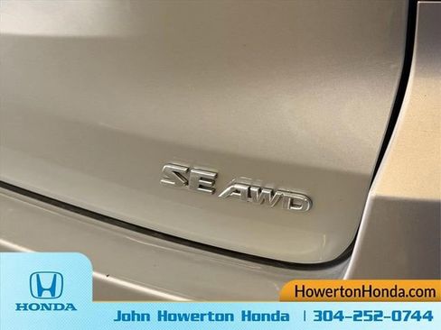Used 2019 Toyota Highlander SE AWD/4WD image 14