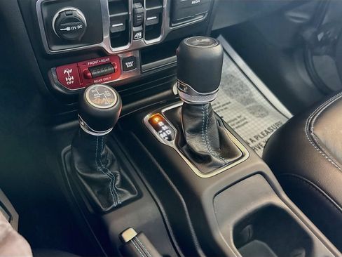 Used 2023 Jeep Wrangler Unlimited Rubicon 4xe w/ Cold Weather Group AWD/4WD image 18
