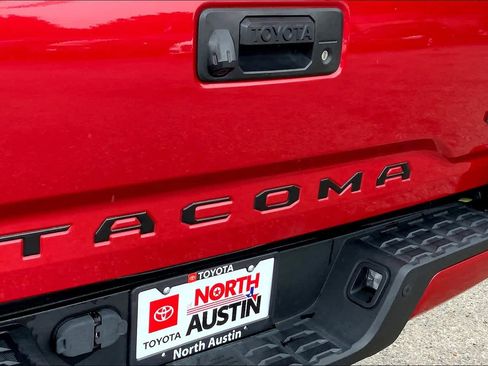 Used 2018 Toyota Tacoma TRD Sport w/ Technology Package RWD image 30