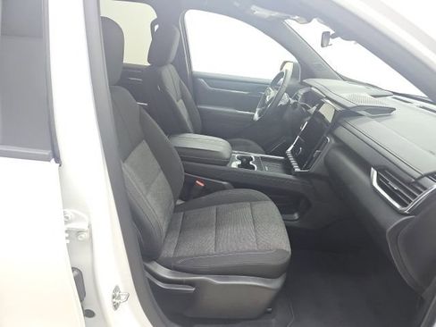 Used 2025 GMC Acadia Elevation image 21