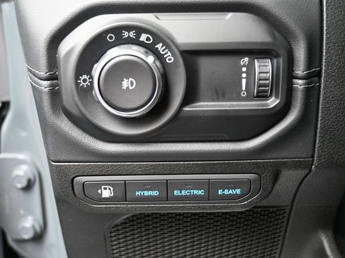 Used 2025 Jeep Wrangler Unlimited Rubicon 4xe w/ Convenience Group AWD/4WD image 12