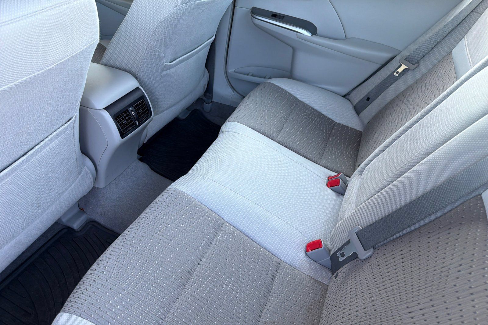 Used 2014 Toyota Camry XLE w/ Convenience Package FWD image 16